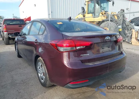 2018 Kia Forte Lx z USA, uszkodzony, nr VIN 3KPFK4A72JE276535